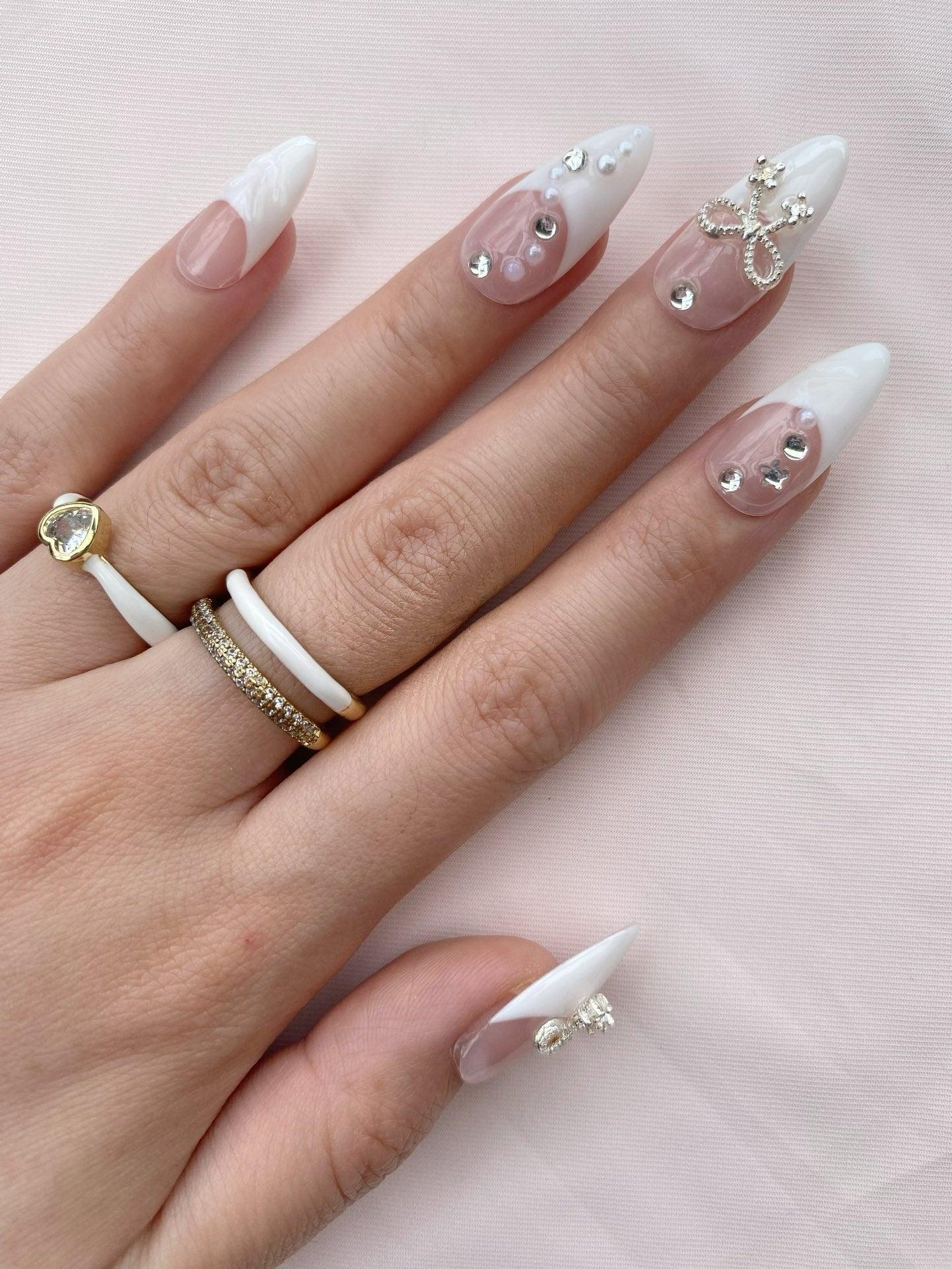 Pearl Bow - GO2NAIL MEDIUM ALMOND PressOnNails