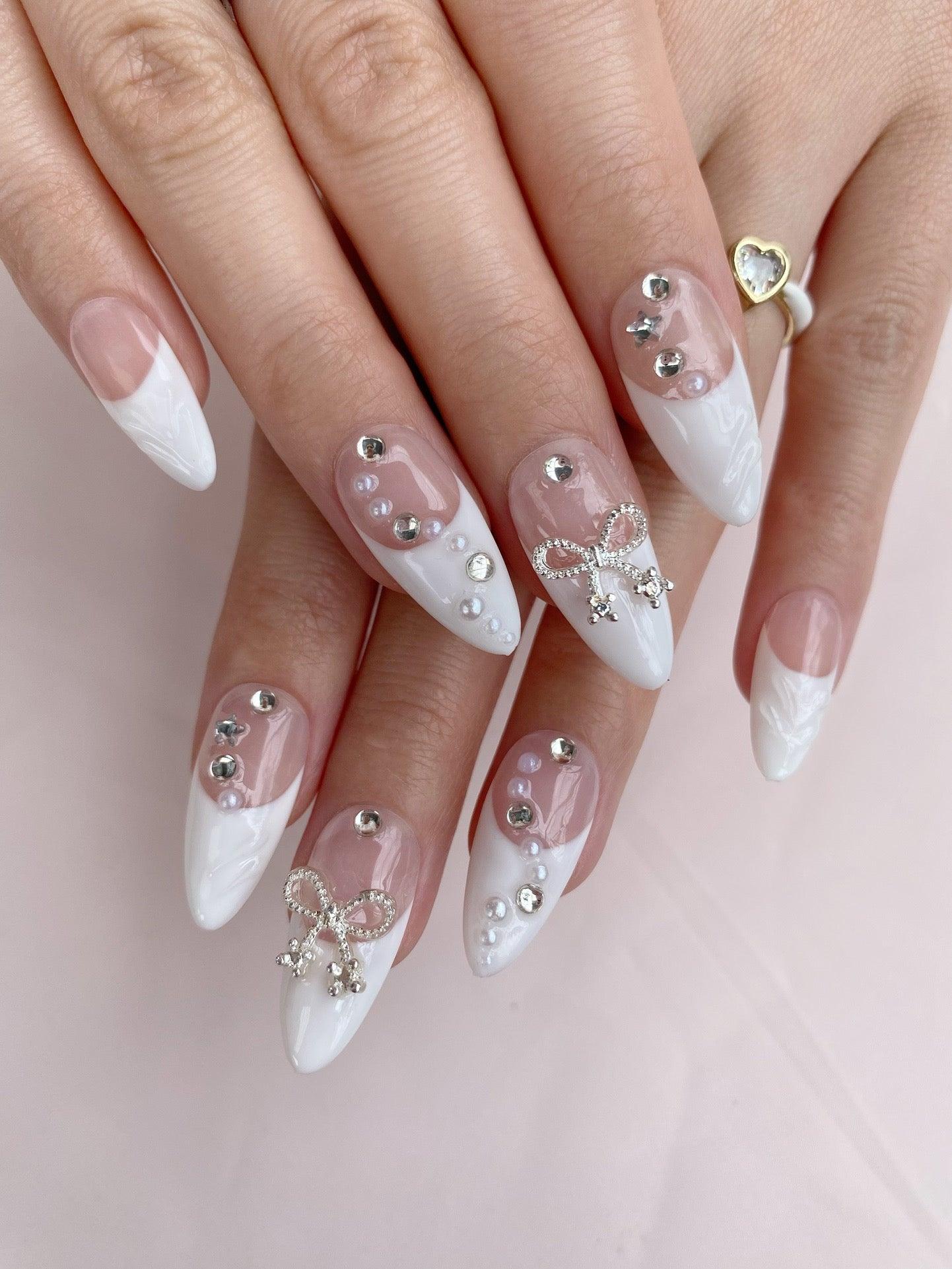 Pearl Bow - GO2NAIL MEDIUM ALMOND PressOnNails