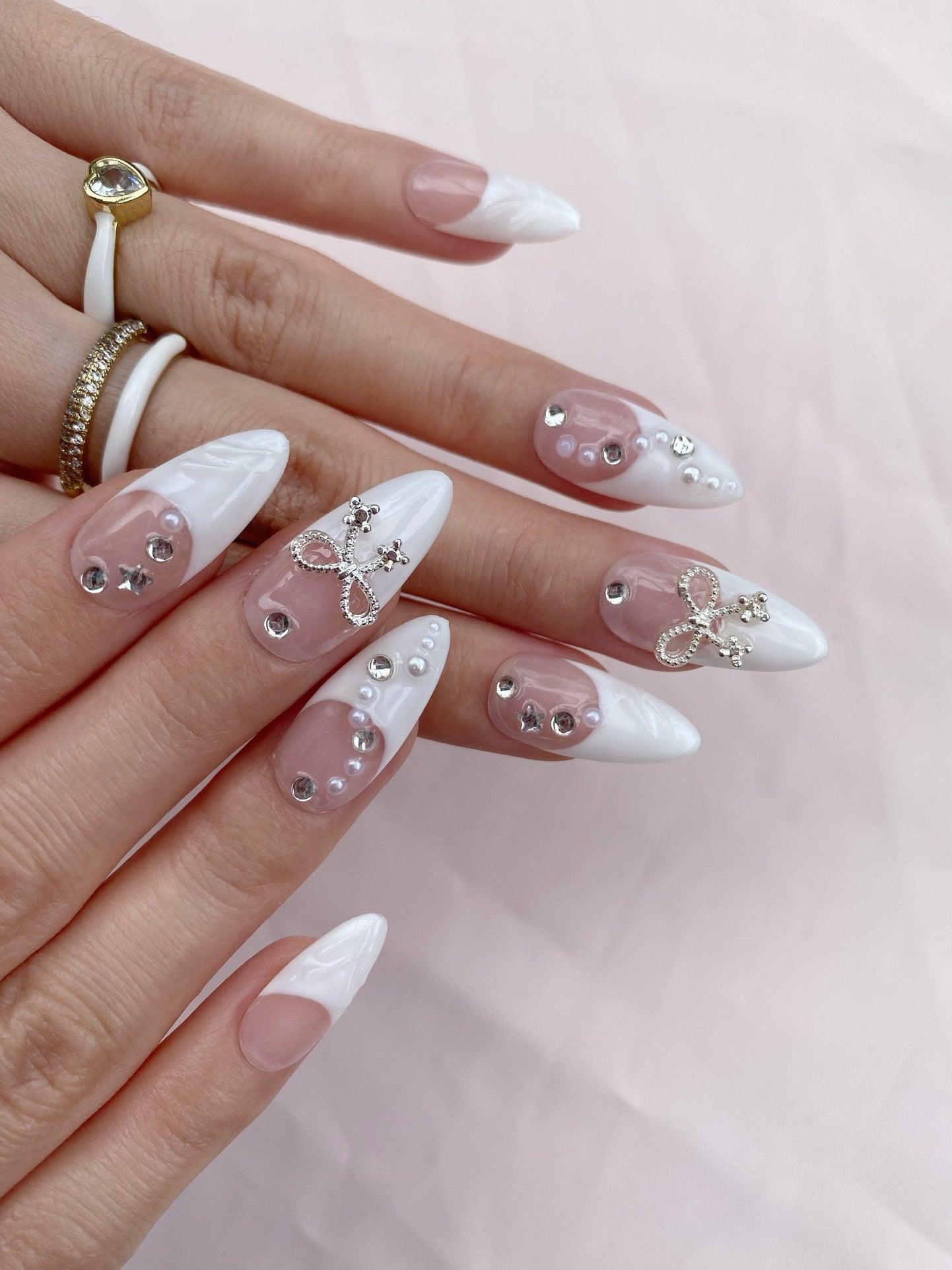 Pearl Bow - GO2NAIL MEDIUM ALMOND PressOnNails