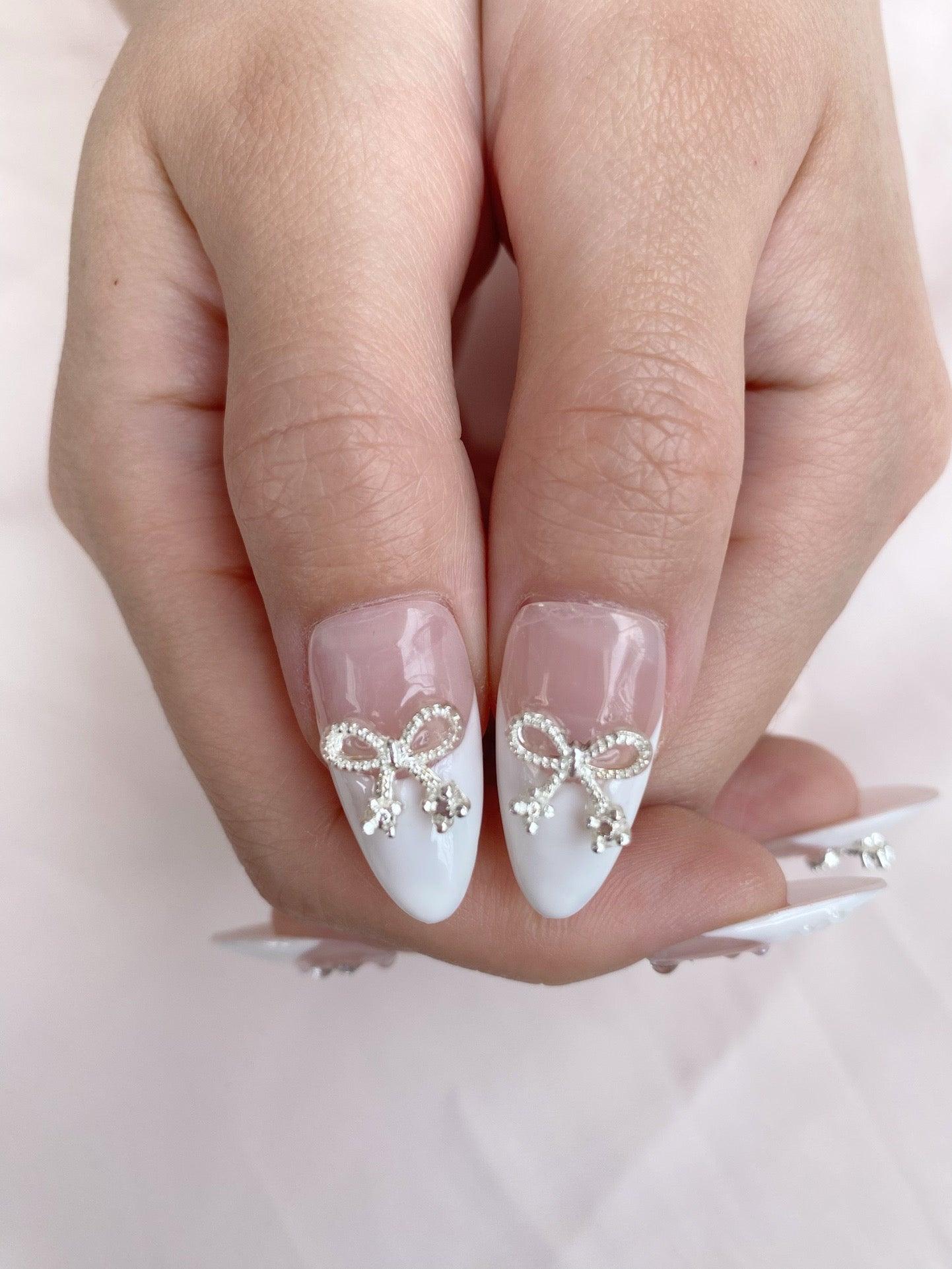 Pearl Bow - GO2NAIL MEDIUM ALMOND PressOnNails