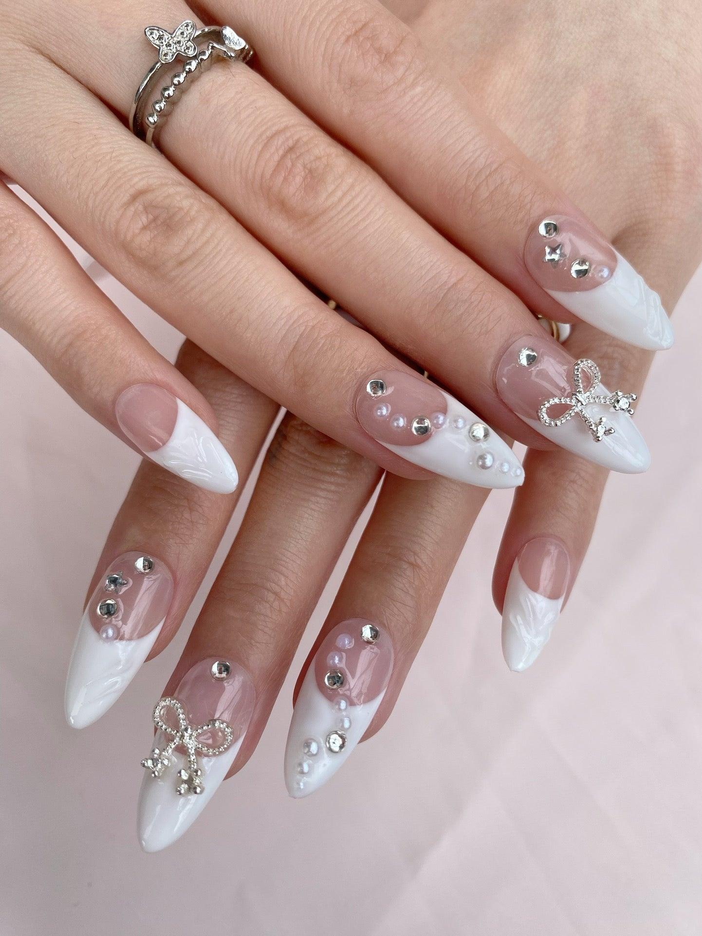 Pearl Bow - GO2NAIL MEDIUM ALMOND PressOnNails