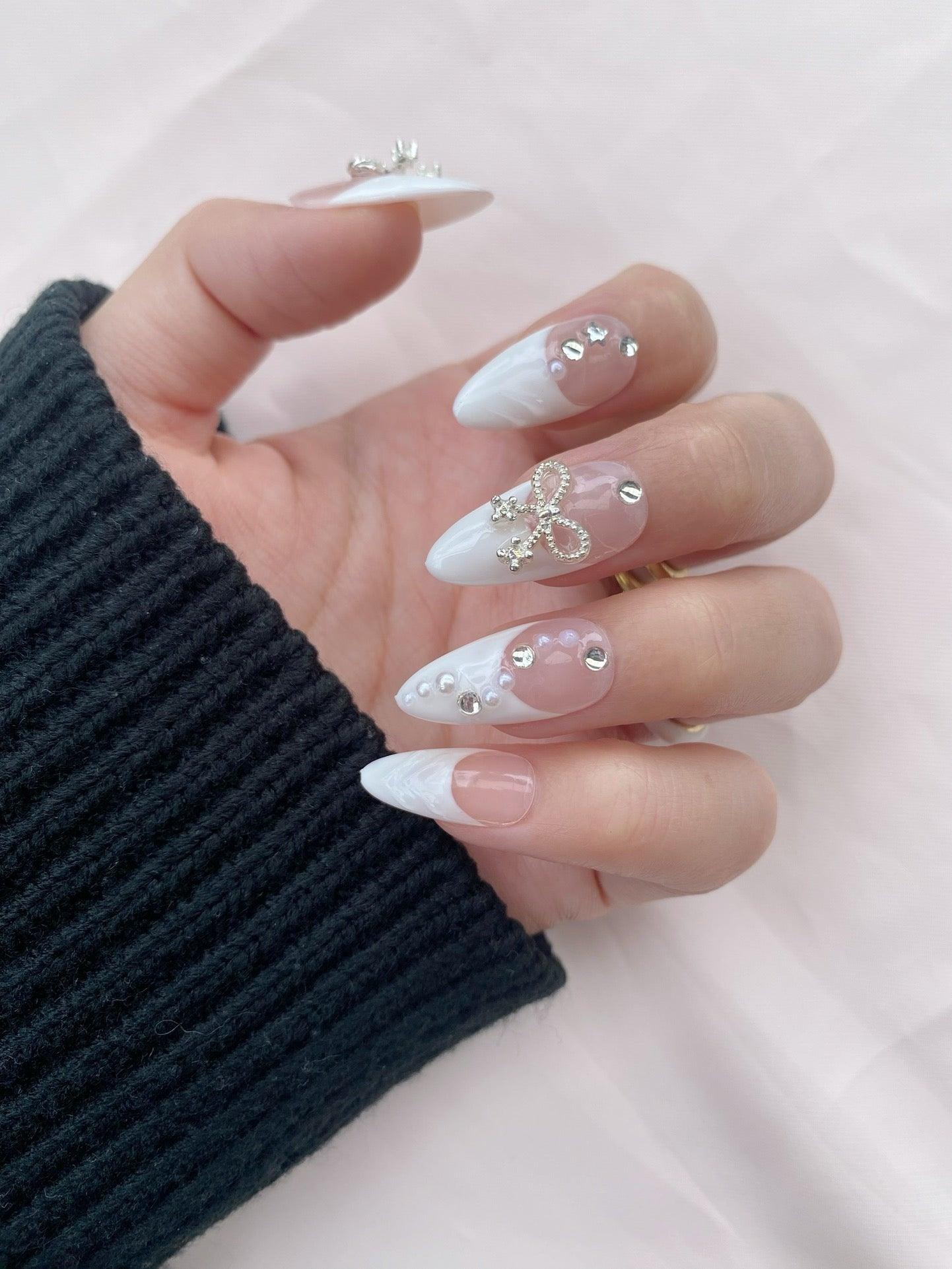 Pearl Bow - GO2NAIL MEDIUM ALMOND PressOnNails