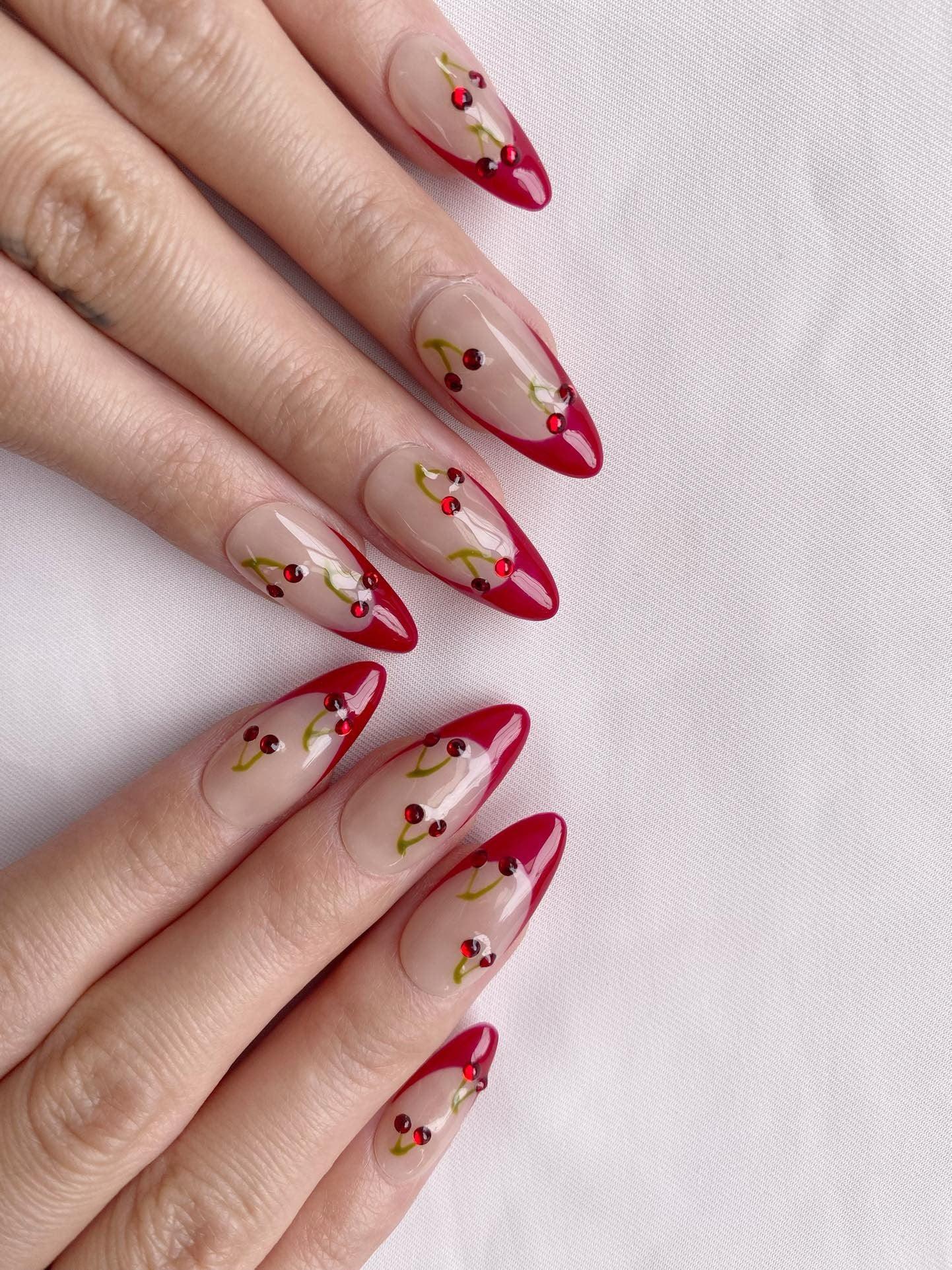 Cherry Sweet - GO2NAIL  MEDIUM ALMOND PressOnNails