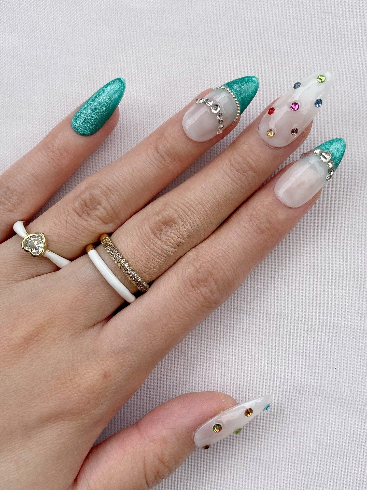 Emerald Charm - GO2NAIL  MEDIUM ALMOND PressOnNails