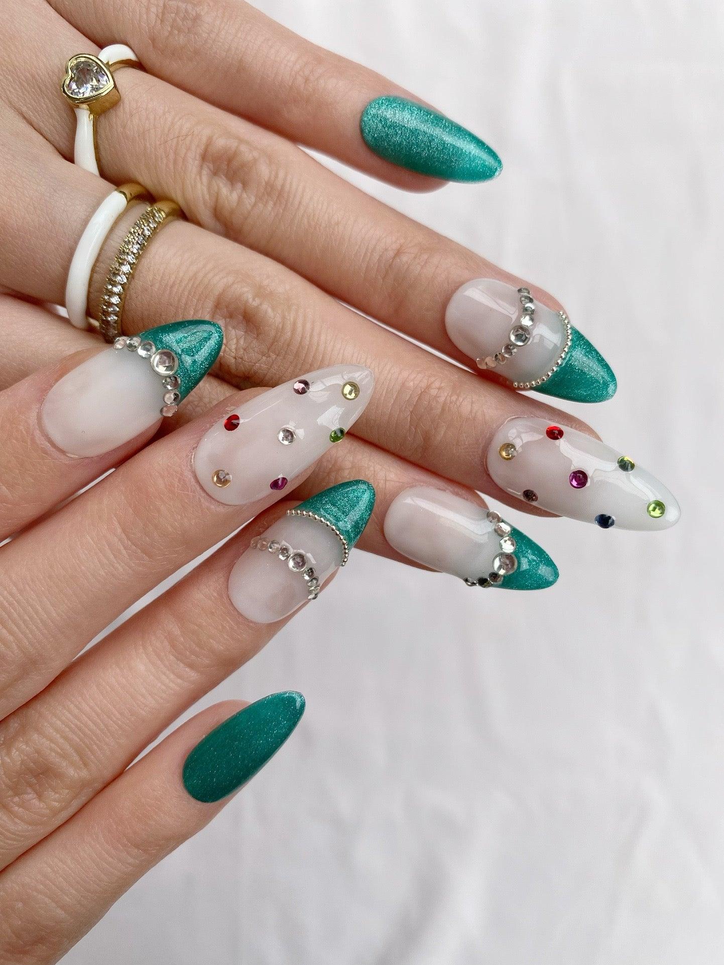 Emerald Charm - GO2NAIL  MEDIUM ALMOND PressOnNails