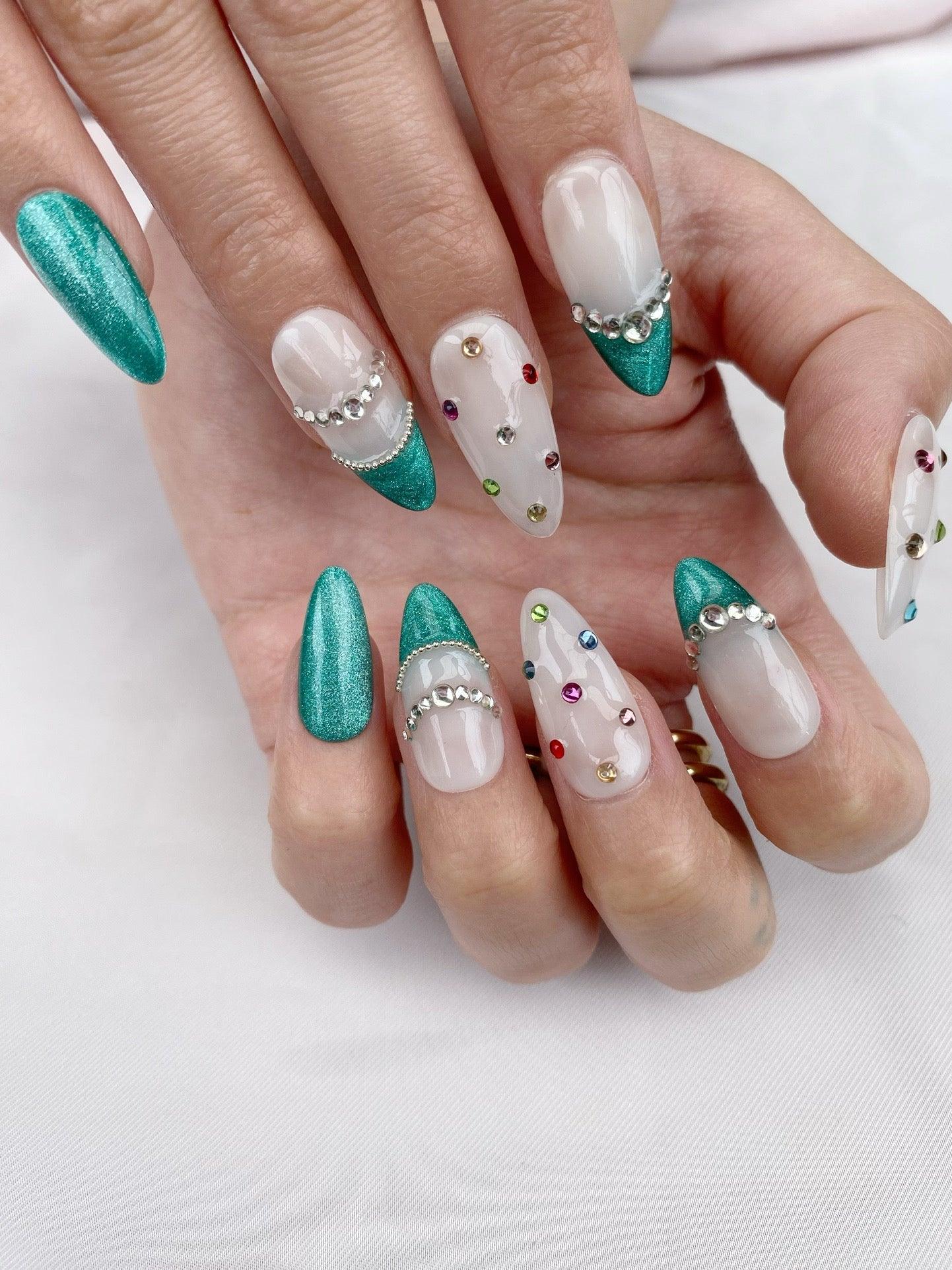 Emerald Charm - GO2NAIL  MEDIUM ALMOND PressOnNails