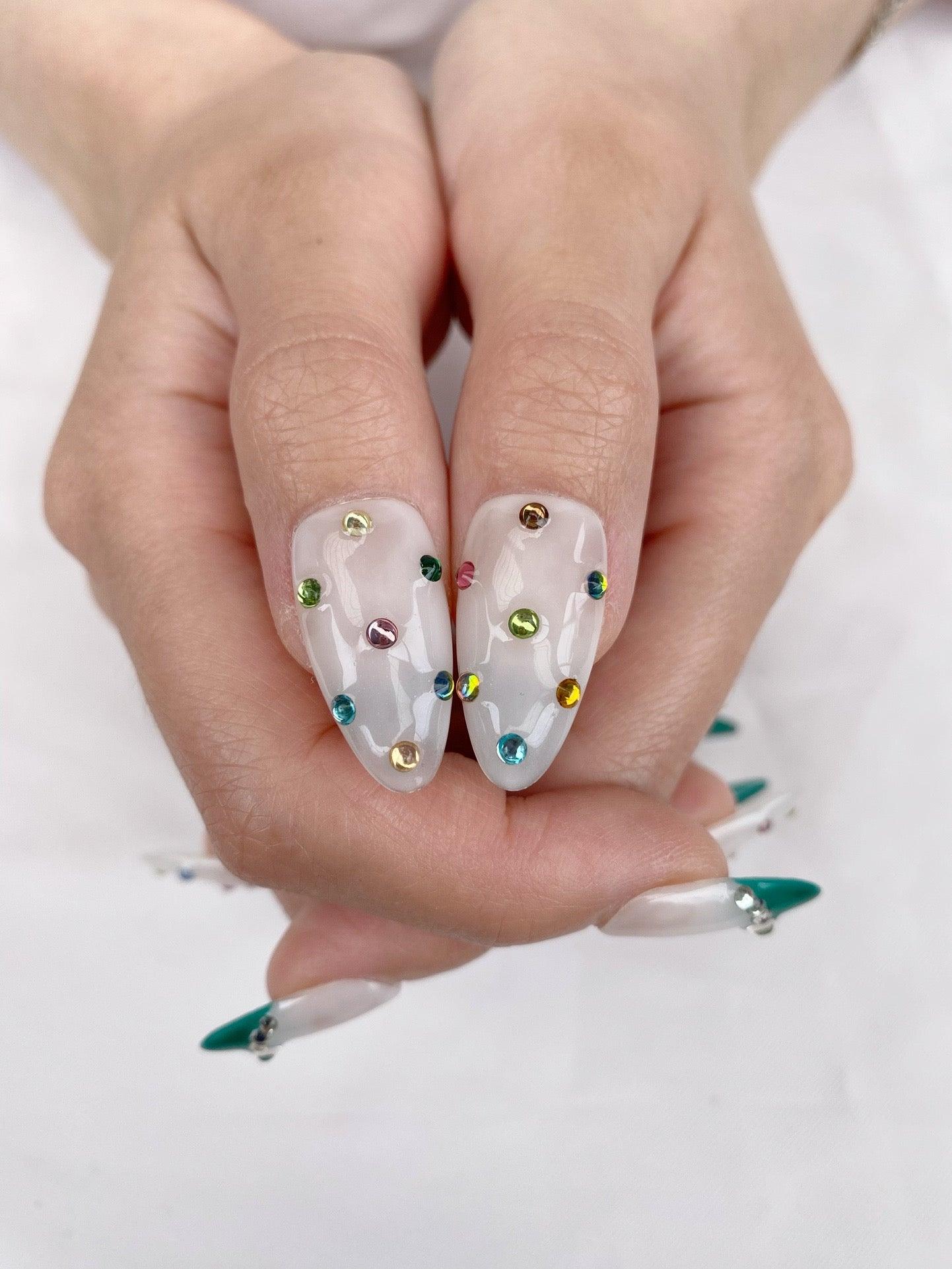 Emerald Charm - GO2NAIL  MEDIUM ALMOND PressOnNails