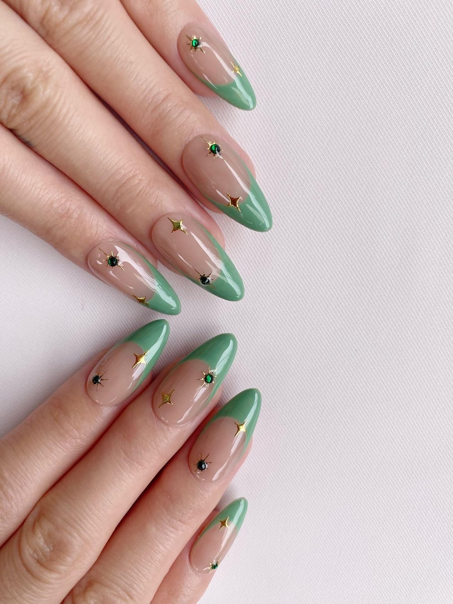 Emerald Stars - GO2NAIL  MEDIUM ALMOND PressOnNails