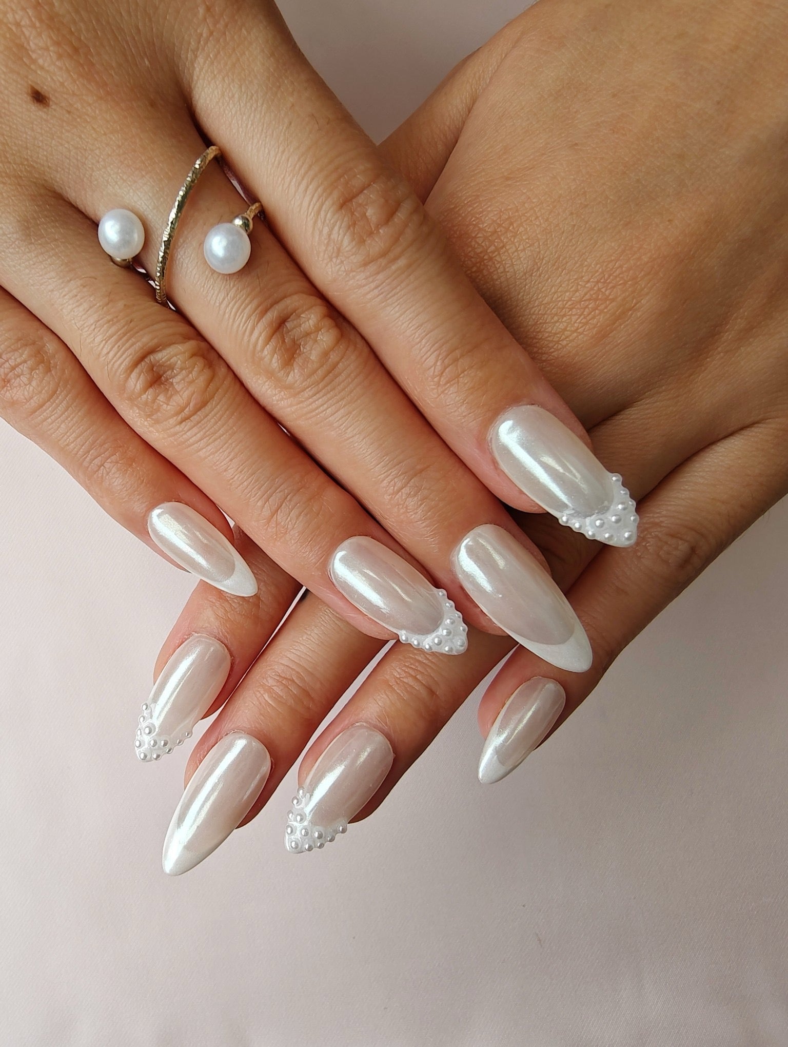 Chic Pearls for Wedding Nails