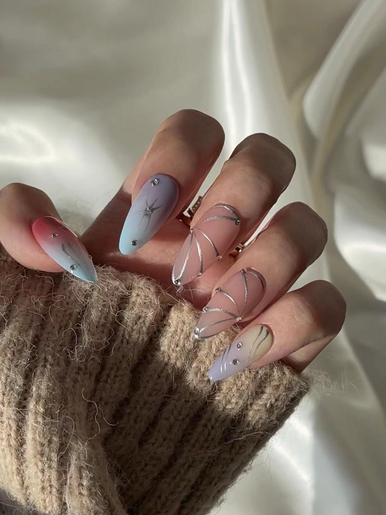 Silver Dream - GO2NAIL  MEDIUM ALMOND PressOnNails
