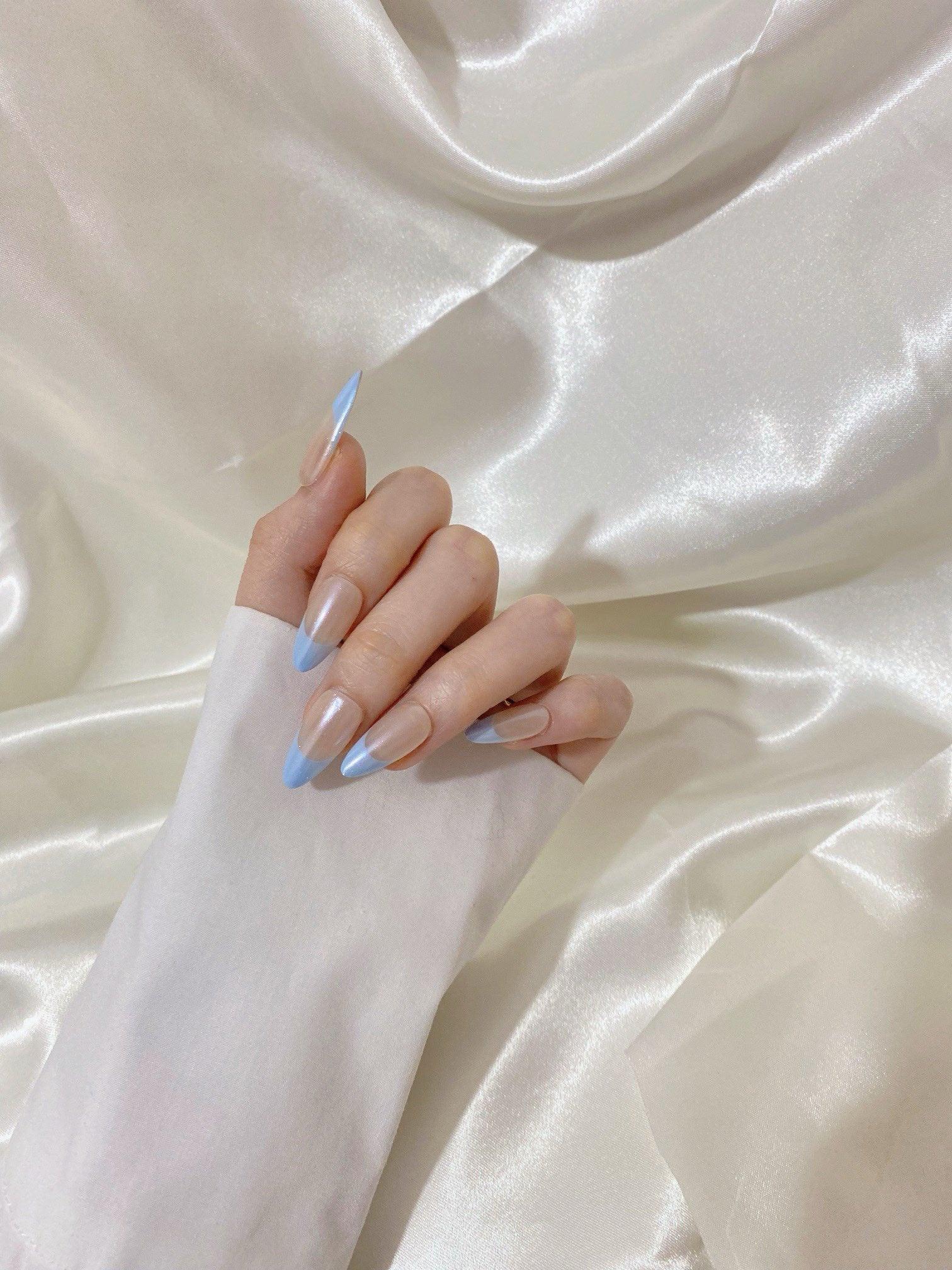 Snow Elegance - GO2NAIL  MEDIUM ALMOND PressOnNails